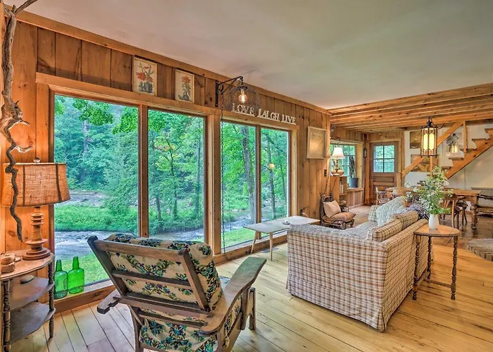 Berkshire Riverfront Ski Cabin: Close To Hiking!