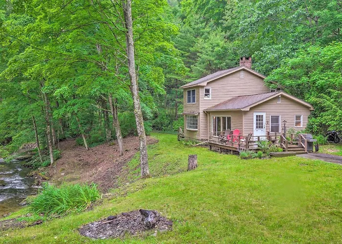 Berkshire Riverfront Ski Cabin: Close To Hiking!
