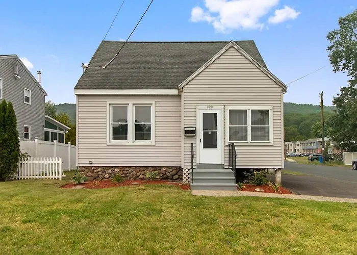 Stylish, Relaxing & Comfy 3 Bdr Home