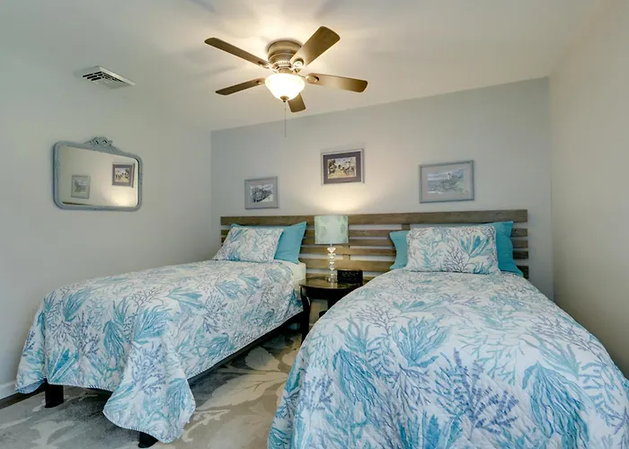 Coastal Getaway W/ Porch, 2 Mi To Niantic Beach!