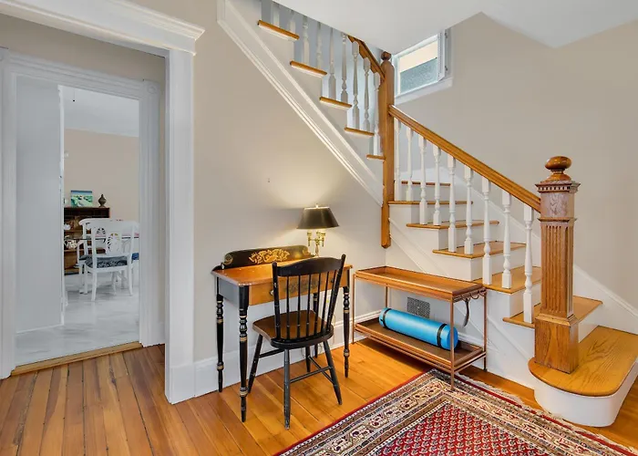 Charming New England Home In West Hartford Center