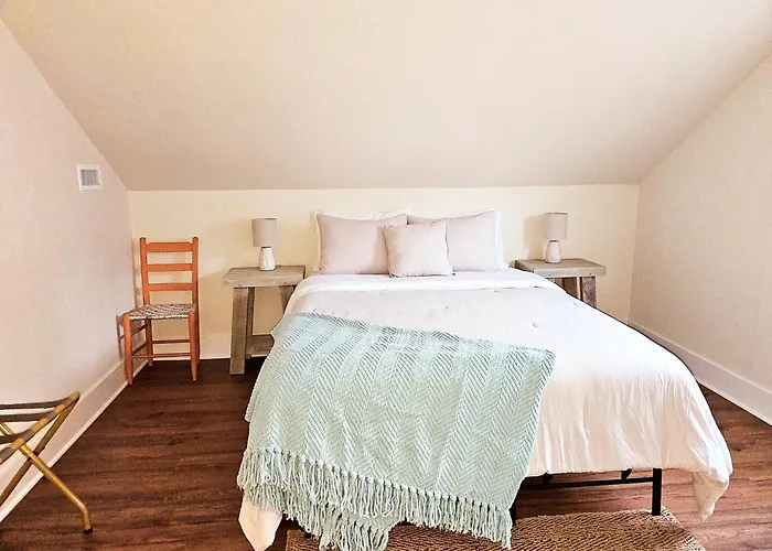 Cozy Coastal Cottage